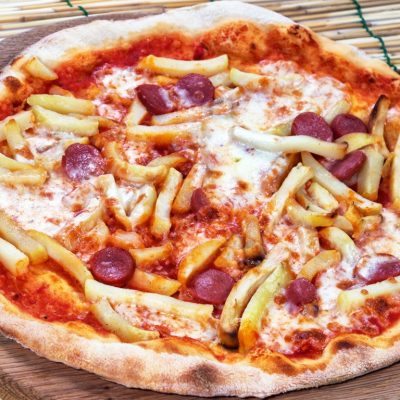American,Pizza,With,Sausage,And,Chips