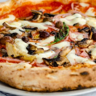 Close,Up,Of,Traditional,Capricciosa,In,Italian,Restaurant.,Front,View.